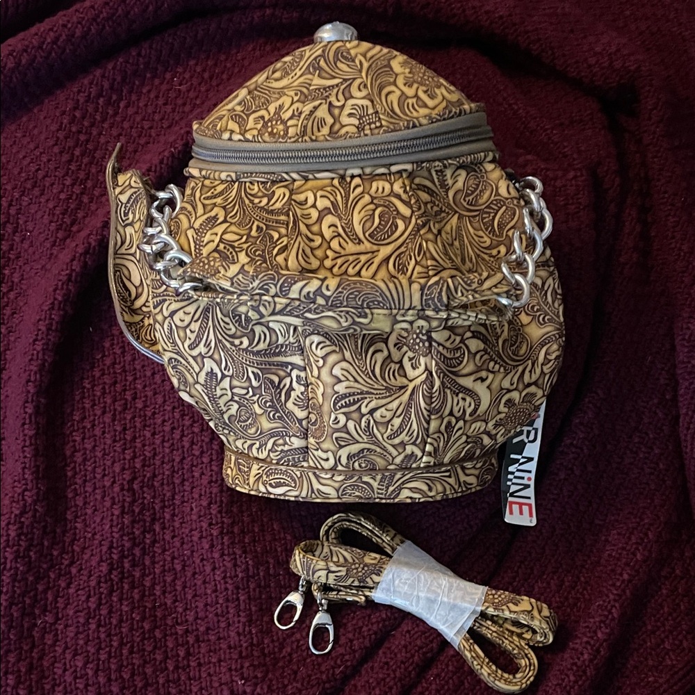 Tea Pot Purse.NWT Leather